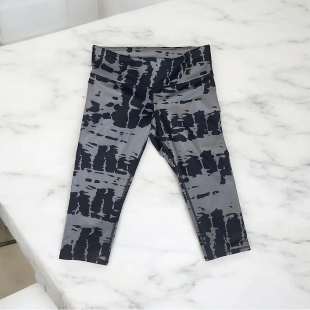 Alo Yoga Cropped Airbrush Leggings